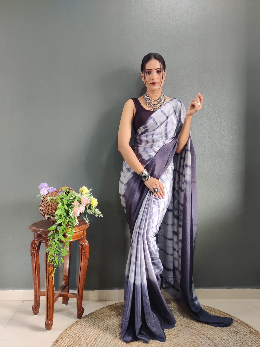 

KAYOMMI Floral Satin Ready to Wear Saree, Grey