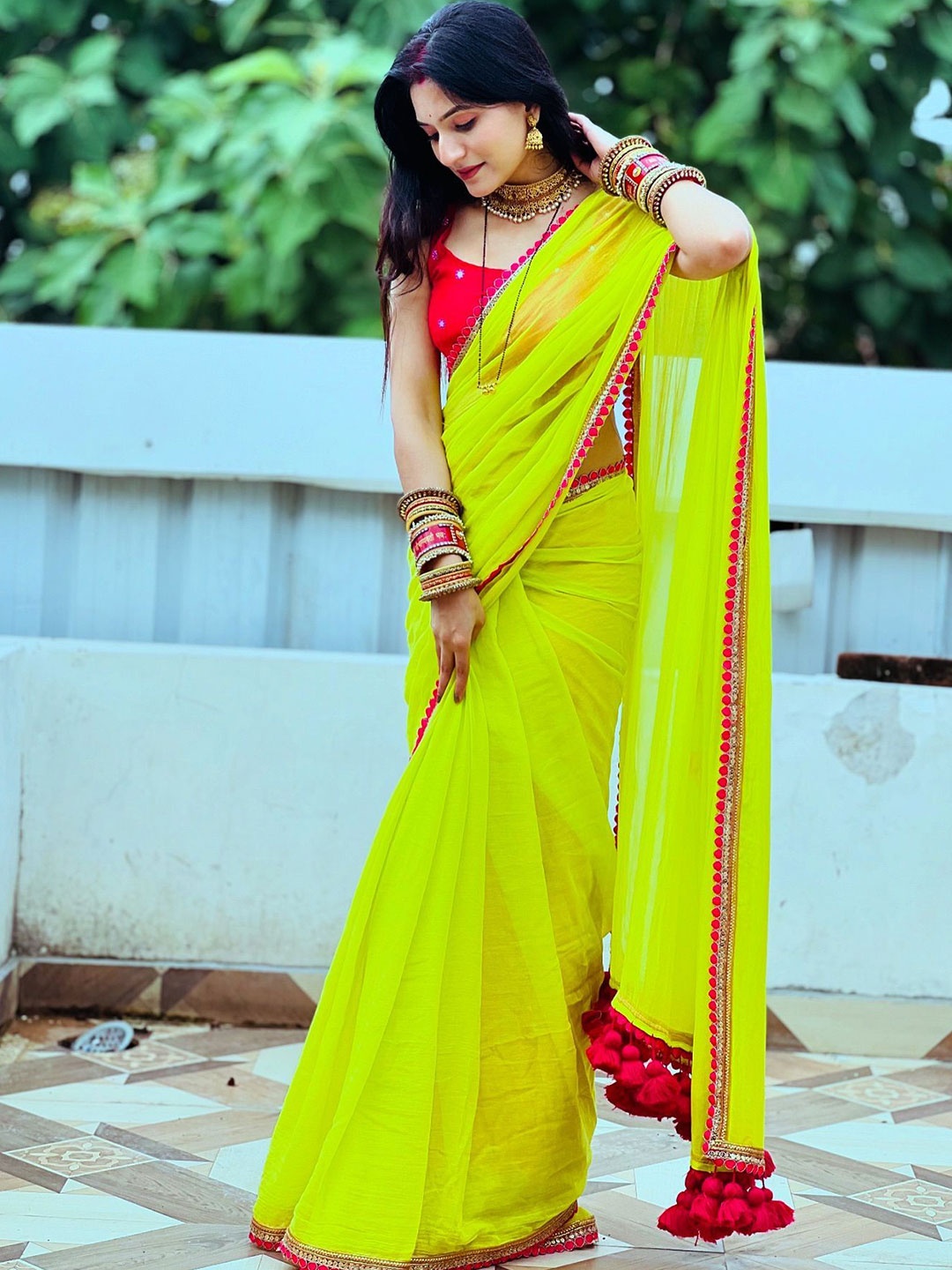 

Celeb Styles Poly Georgette Saree, Lime green
