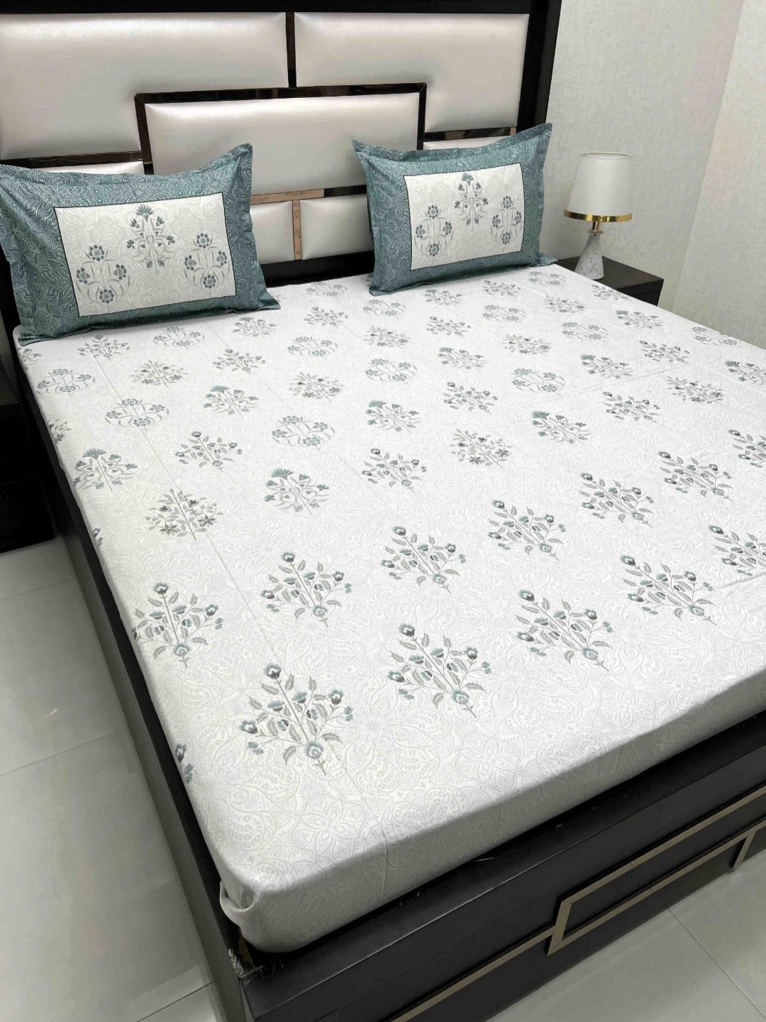 

Pure Decor White Floral Printed 380 TC Pure Cotton King Bedsheet Set 2.72 m x 2.77 m
