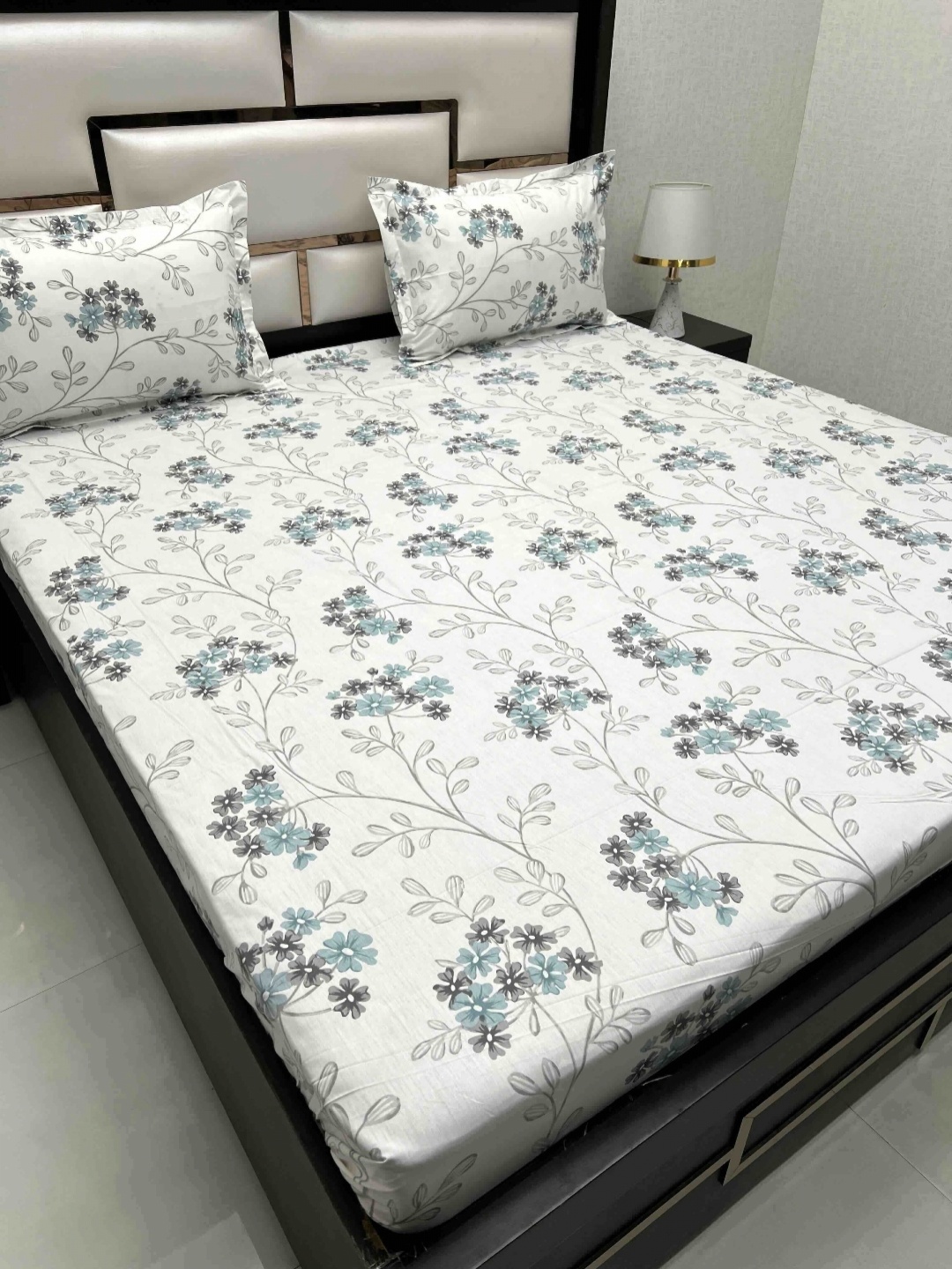 

Pure Decor Villa White & Green Floral Cotton 400 TC King Bedsheet Set 2.73 m x 2.75 m