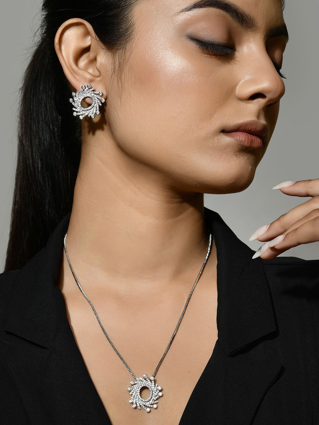 

Voylla Rhodium-Plated AD-Studded Pendant Set, Silver
