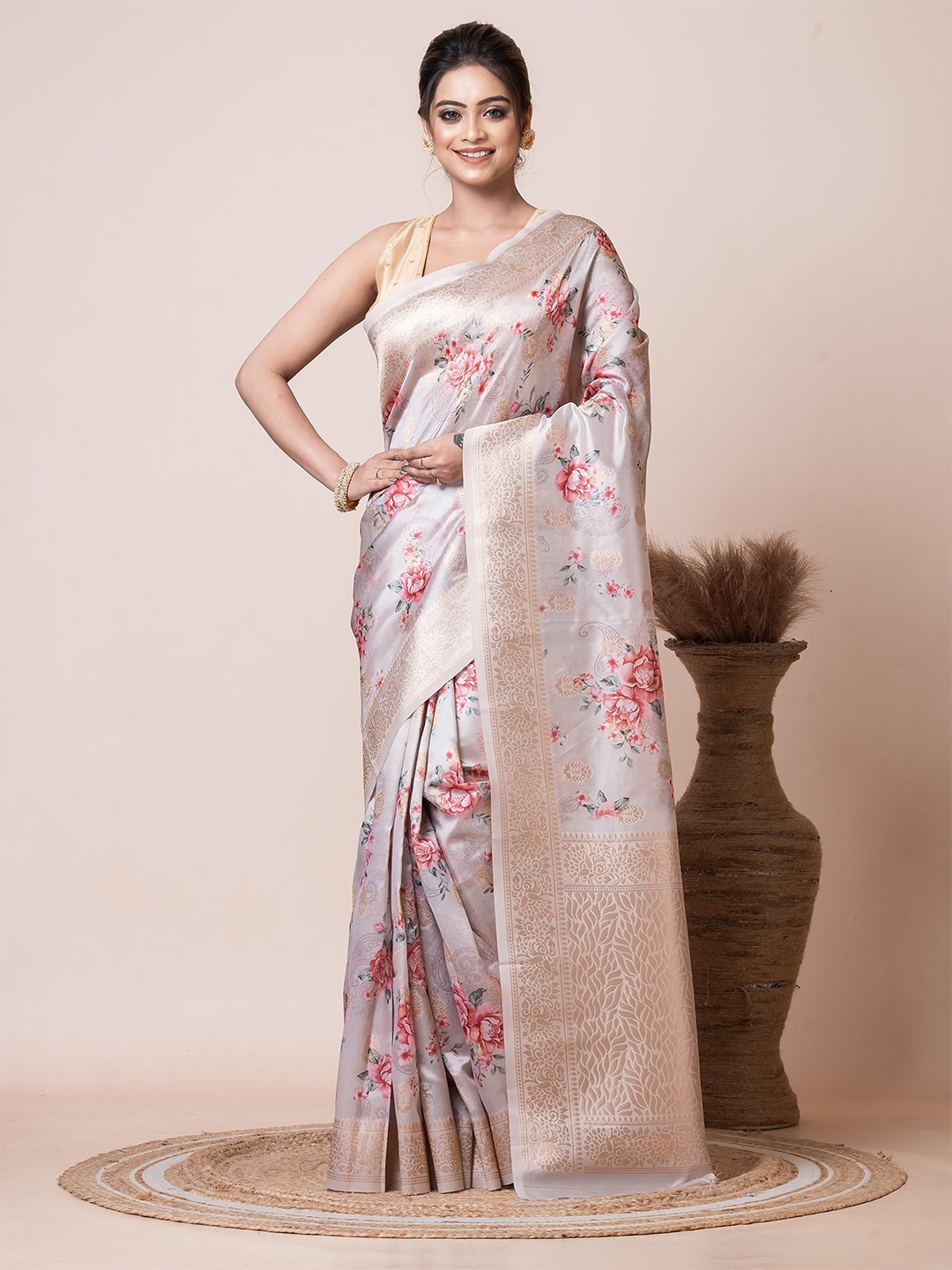 

VIBHAVARI Floral Printed Zari Saree, Grey