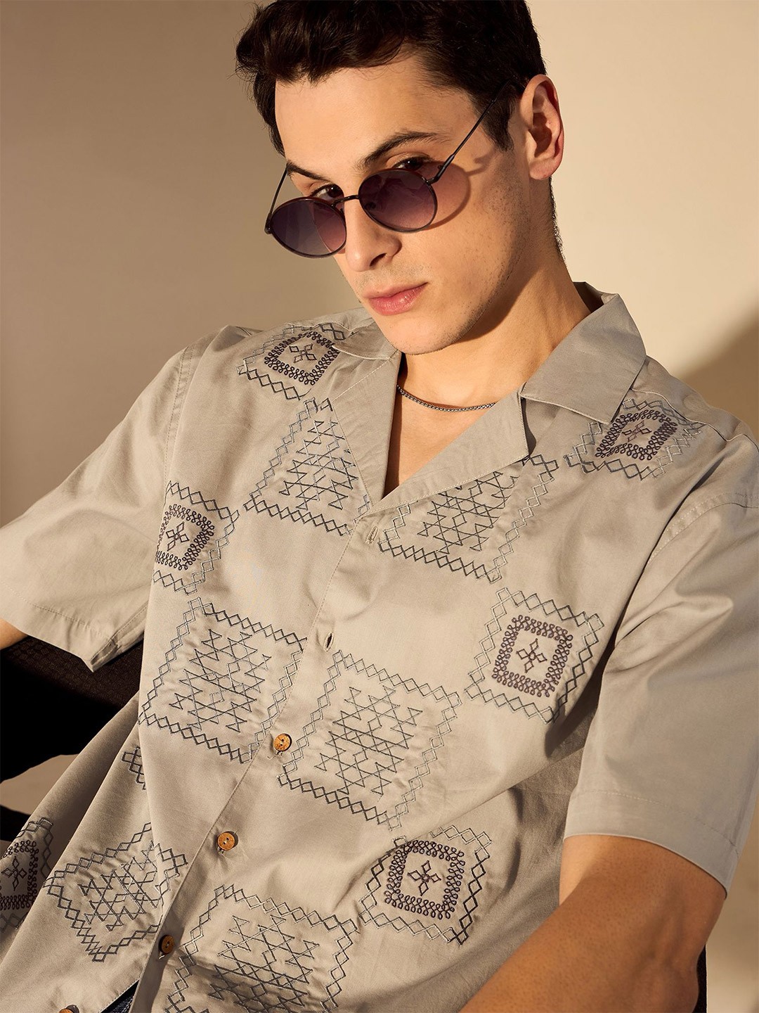 

DENNISON Men Embroidery Drop Shoulder Oversized Shirt, Grey