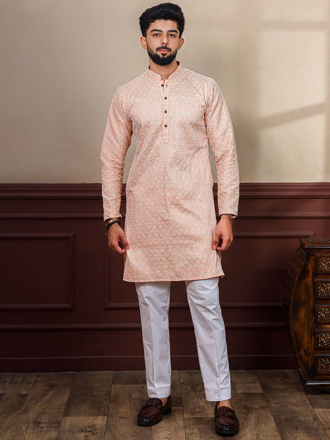 

Koshin Men Sequinned Jacquard Kurta, Peach