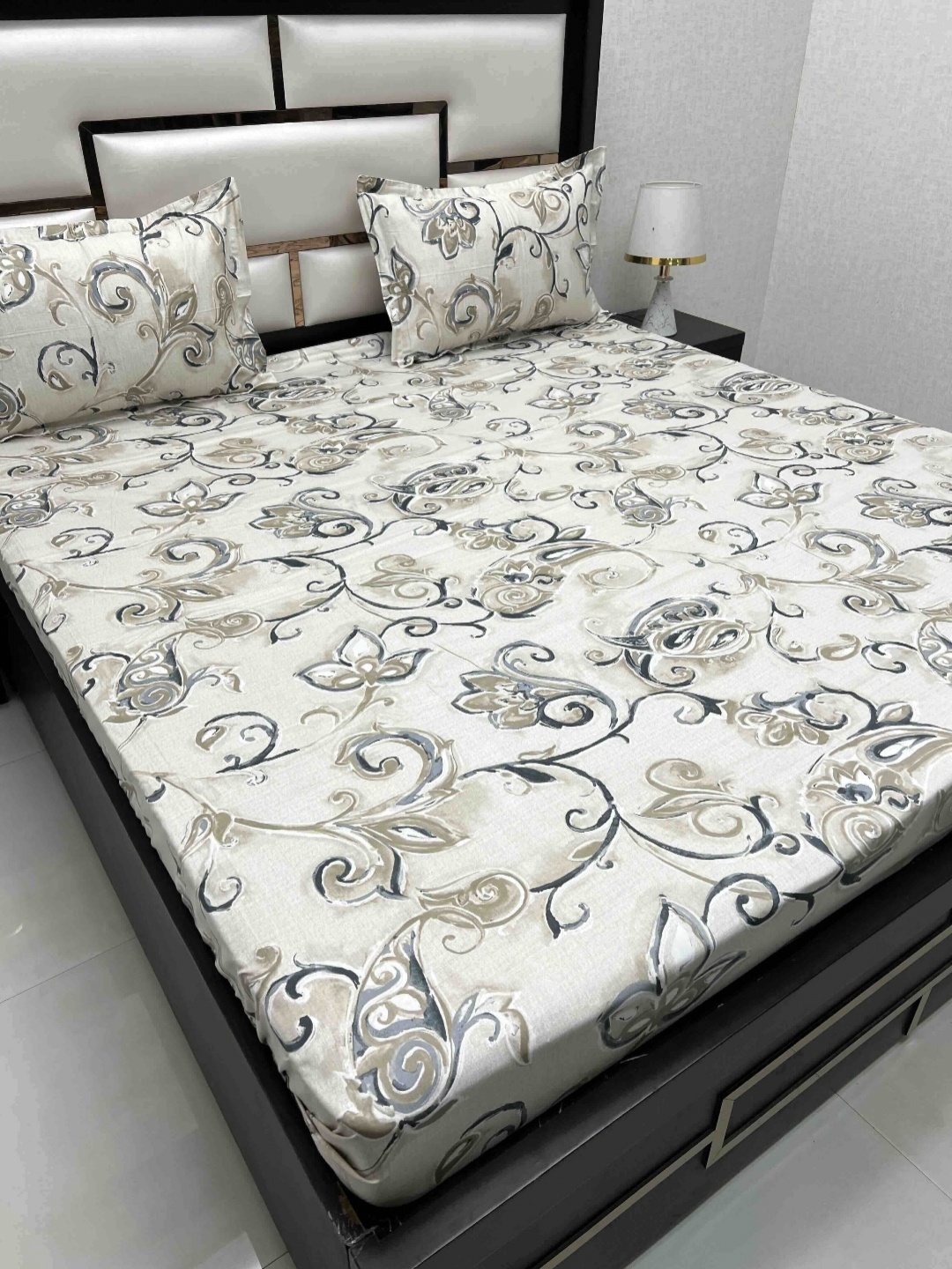 

Pure Decor Royal Velar Beige Printed Pure Cotton 400 TC King Bedsheet Set 2.73 m x 2.75 m