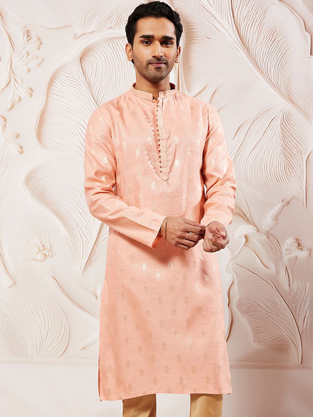 

VASTRAMAY Men Embroidered Kantha Work Jacquard Kurta, Pink