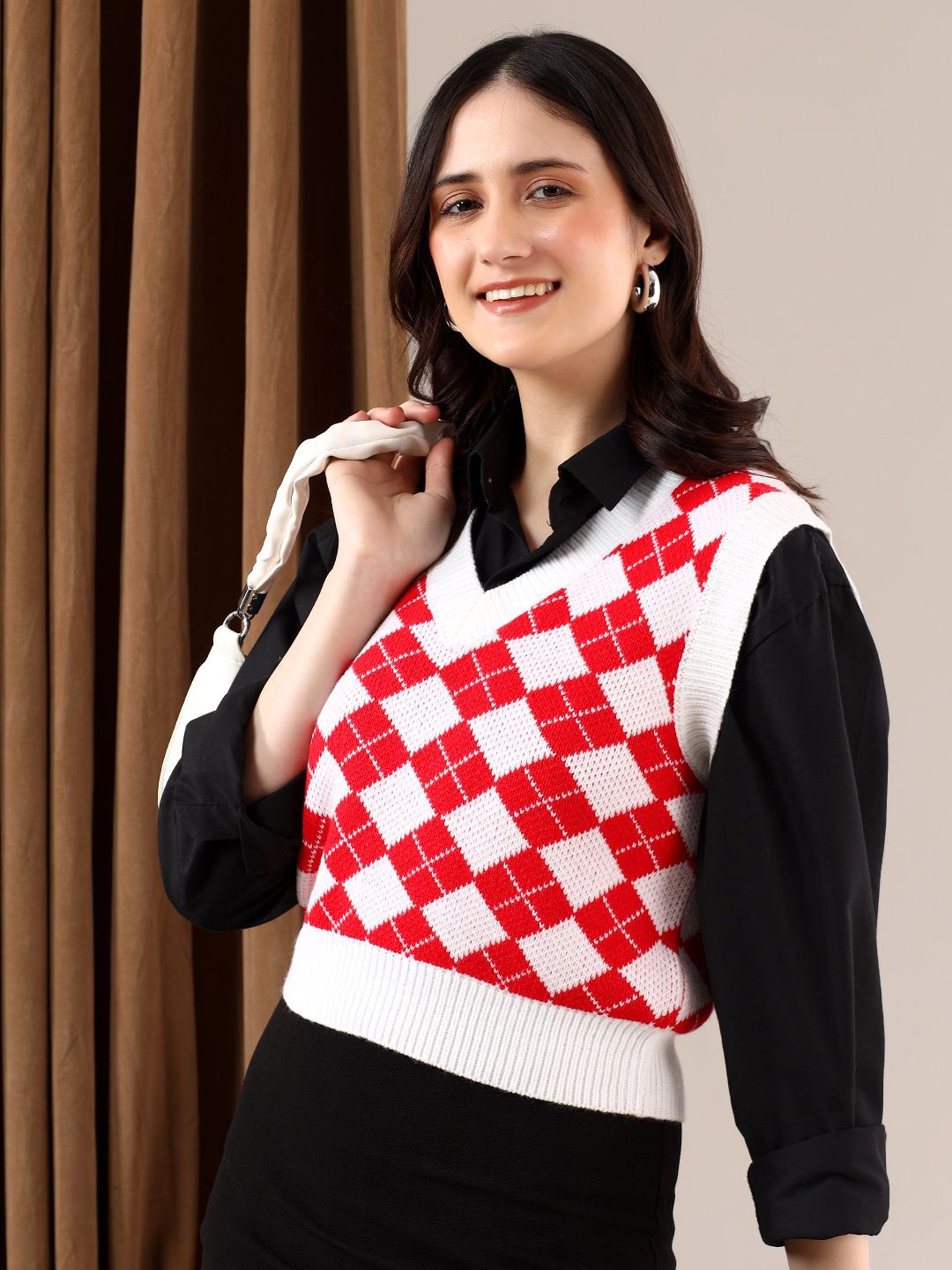 

Kotty Women Crop Sweater Vest, White