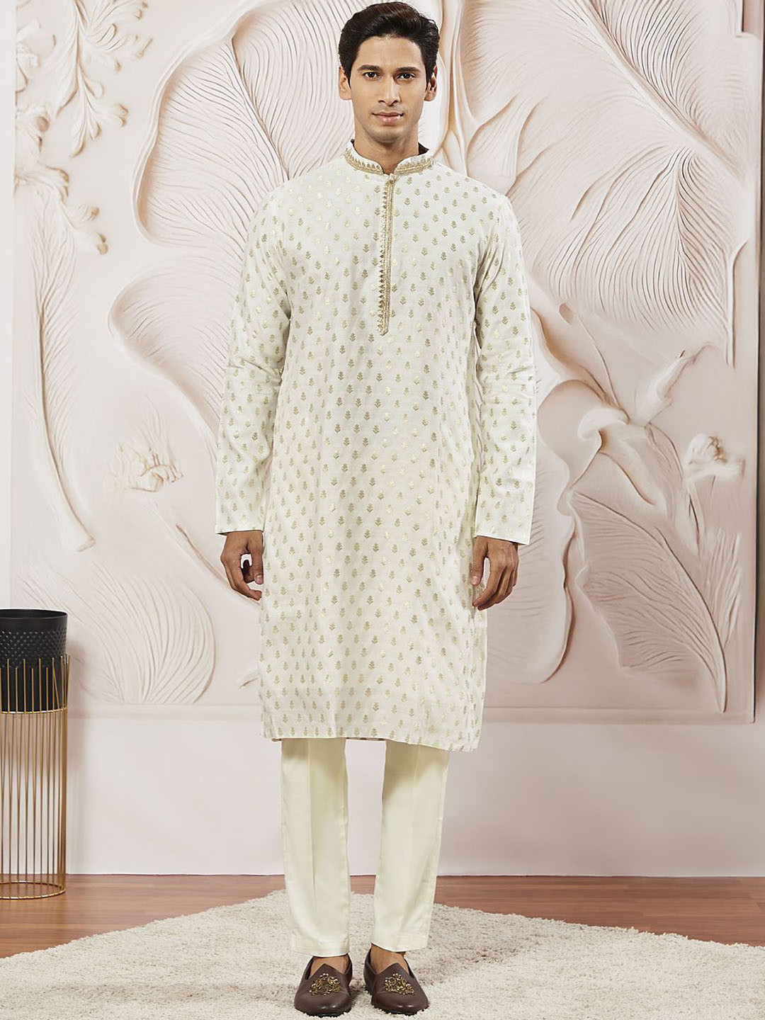 

VASTRAMAY Men Ethnic Motifs Regular Sequinned Kurta with Trousers, Cream