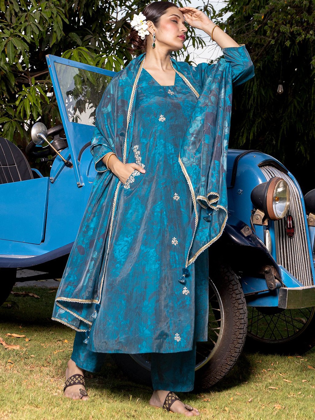 

EARTH O FAB Women Printed Regular Chanderi Silk Kurta with Palazzos & With Dupatta, Blue