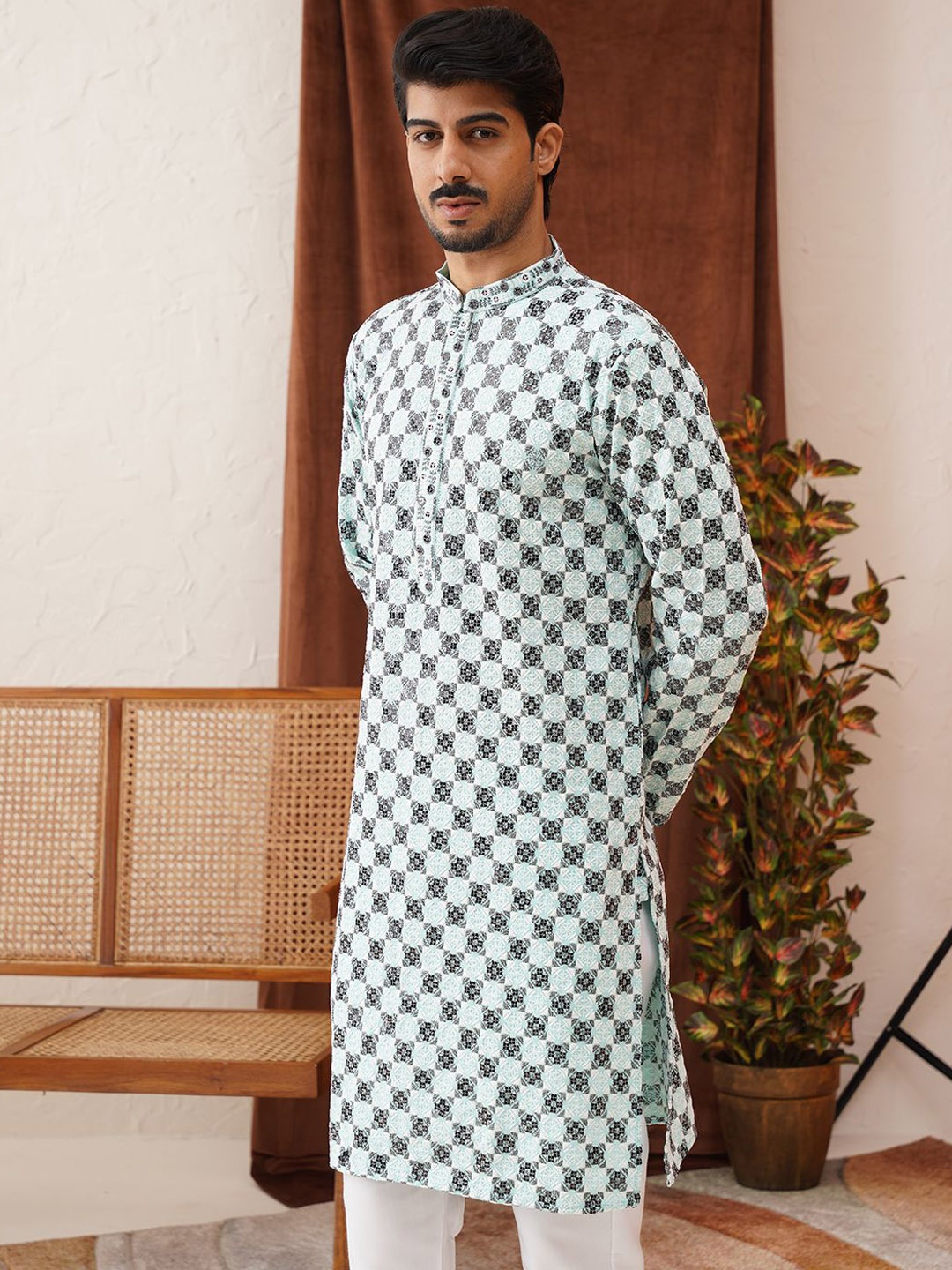 

Jompers Men Geometric Embroidered Sequinned Kurta, Turquoise blue