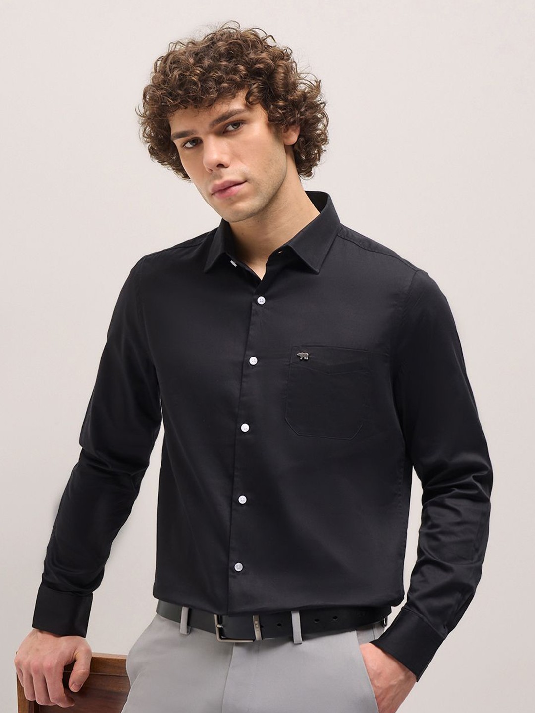 

THE BEAR HOUSE Men Spread Collar Solid Cotton Tailored Fit Formal Shirt, Black