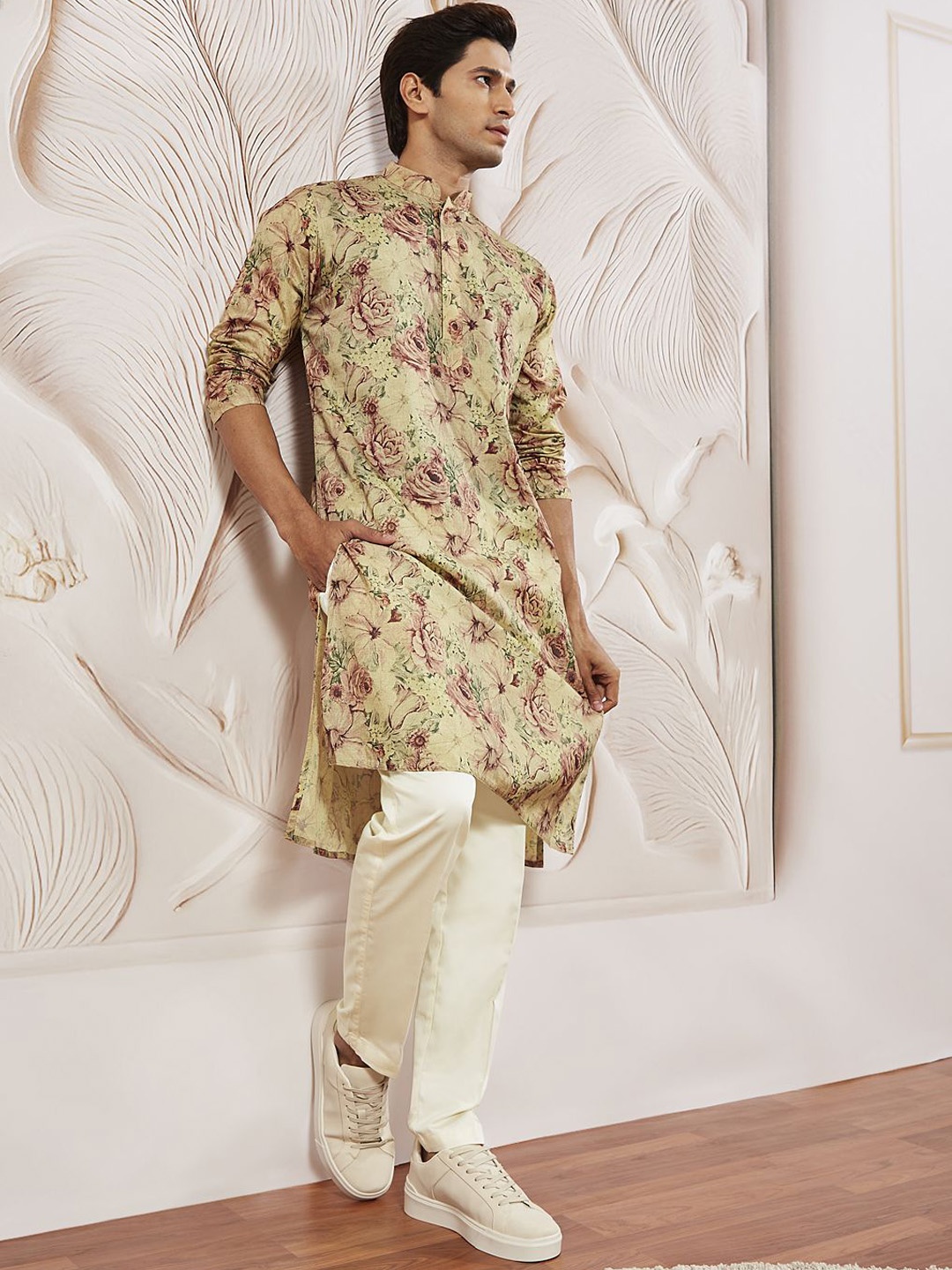 

VASTRAMAY Men Floral Printed Regular Kurta with Trousers, Brown