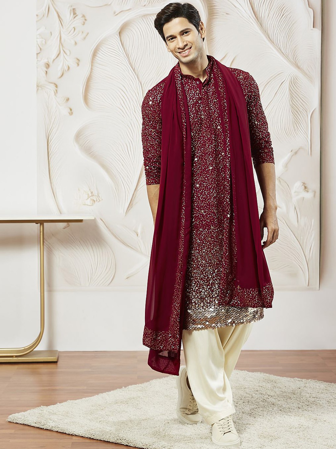 

VASTRAMAY Men Ombre Embroidered Regular Sequinned Kurta with Patiala & With Dupatta, Maroon