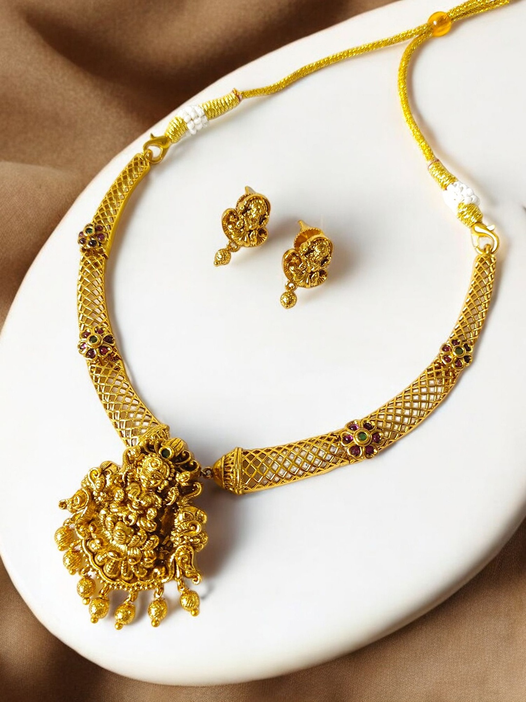 

Pihtara Jewels Gold-Plated Stone-Studded & Beaded Jewellery Set