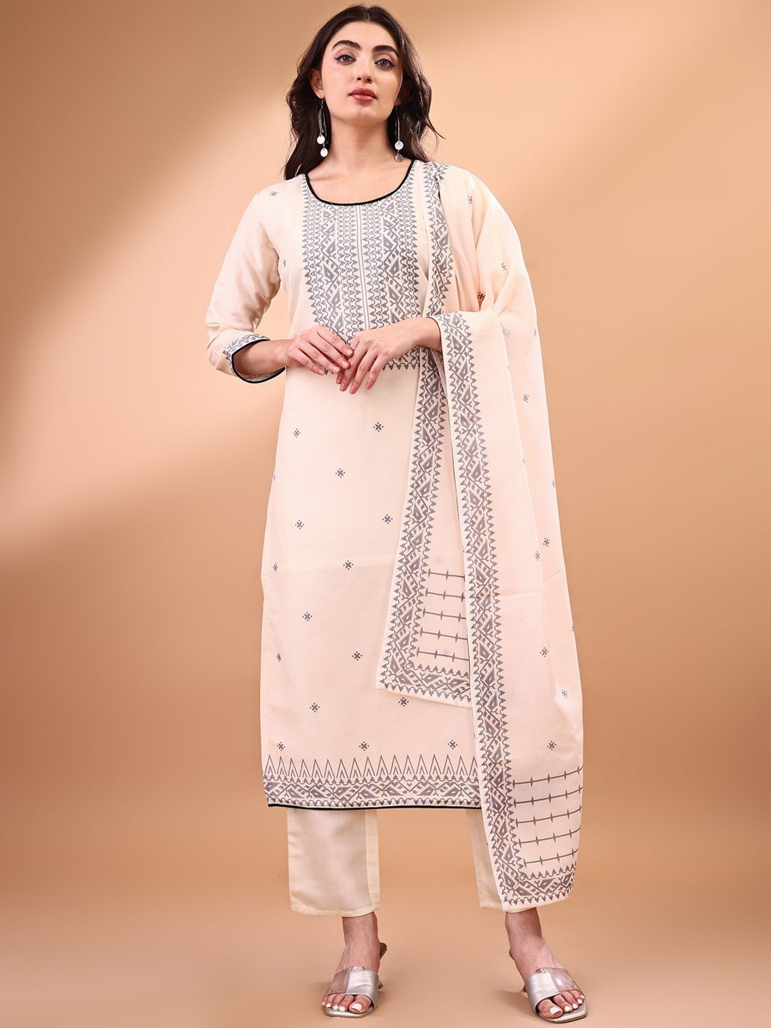 

WHATNOT STYLE Women Printed Regular Kurta with Trousers & With Dupatta, Cream