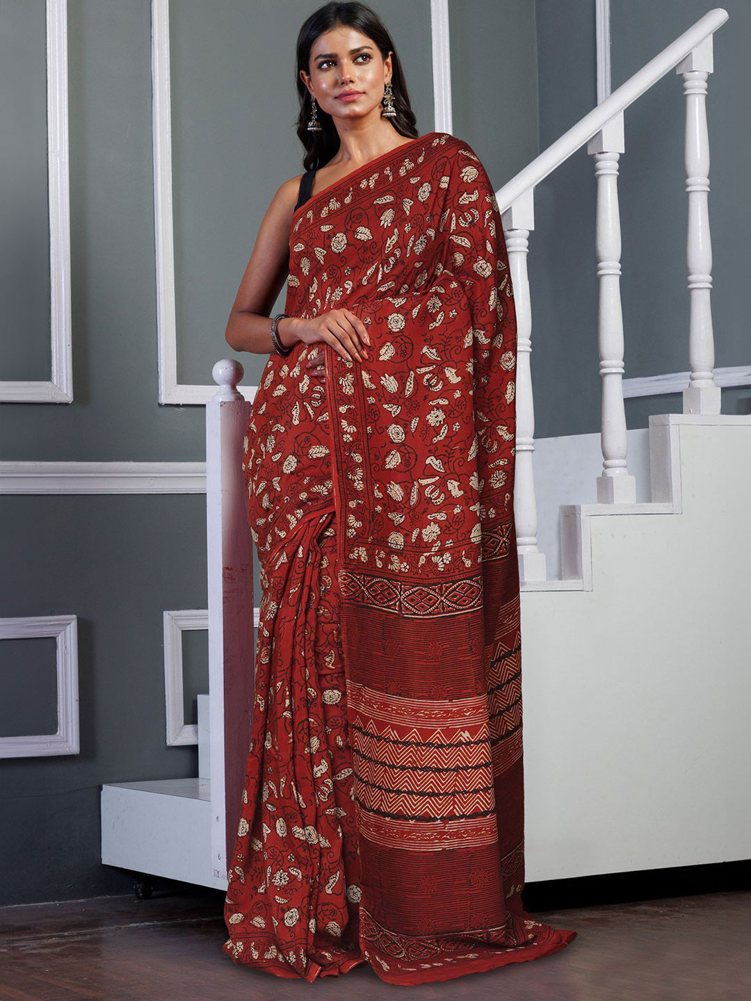 

Unnati Silks Floral Pure Silk Handloom Block Print Saree, Red