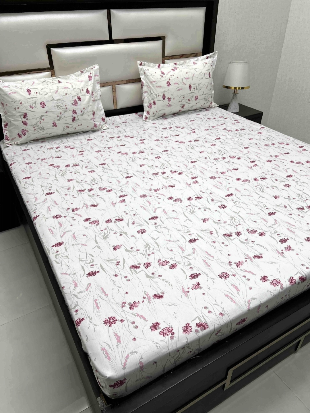 

Pure Decor Mansion White Printed 600 TC Pure Cotton King Bedsheet Set 2.76 m x 2.76 m