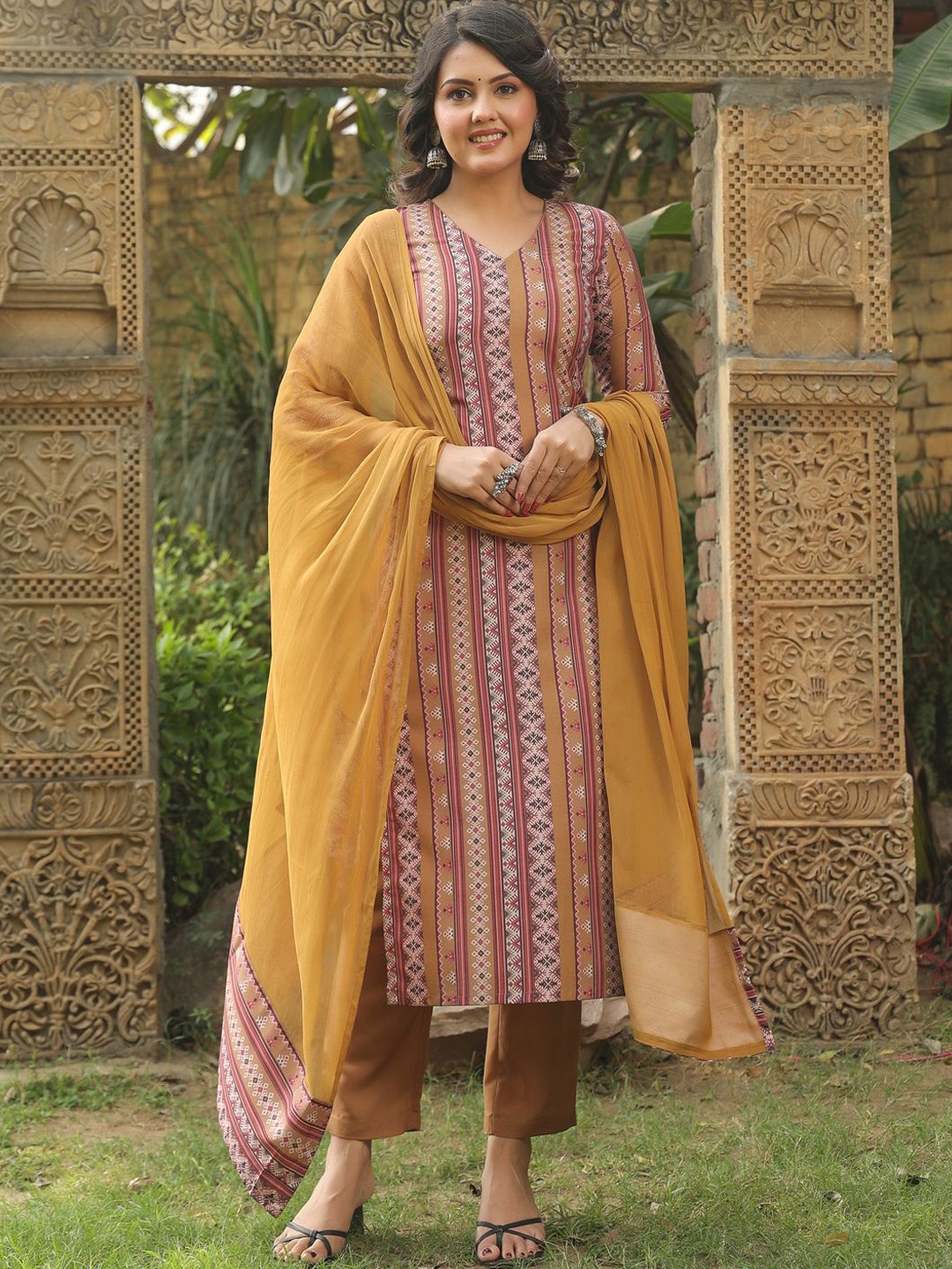 

GoSriKi Floral Printed Straight Kurta With Trousers & Dupatta, Purple