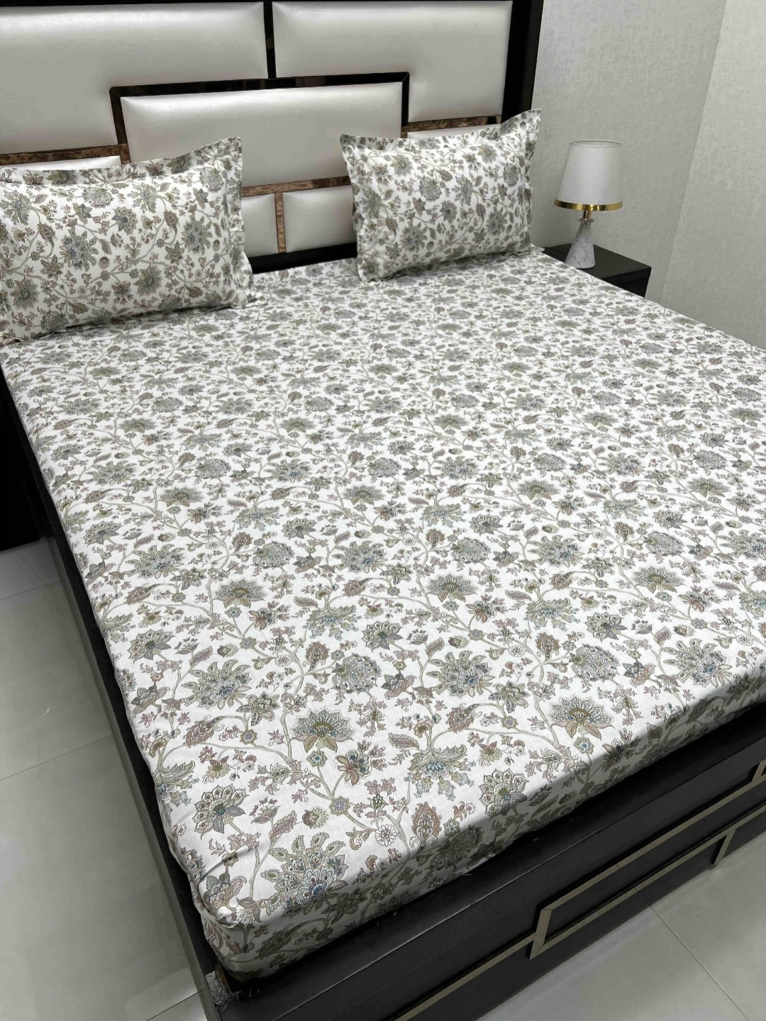 

Pure Decor Grey & Olive Green Floral 220 TC King Bedsheet with 2 Pillow Covers