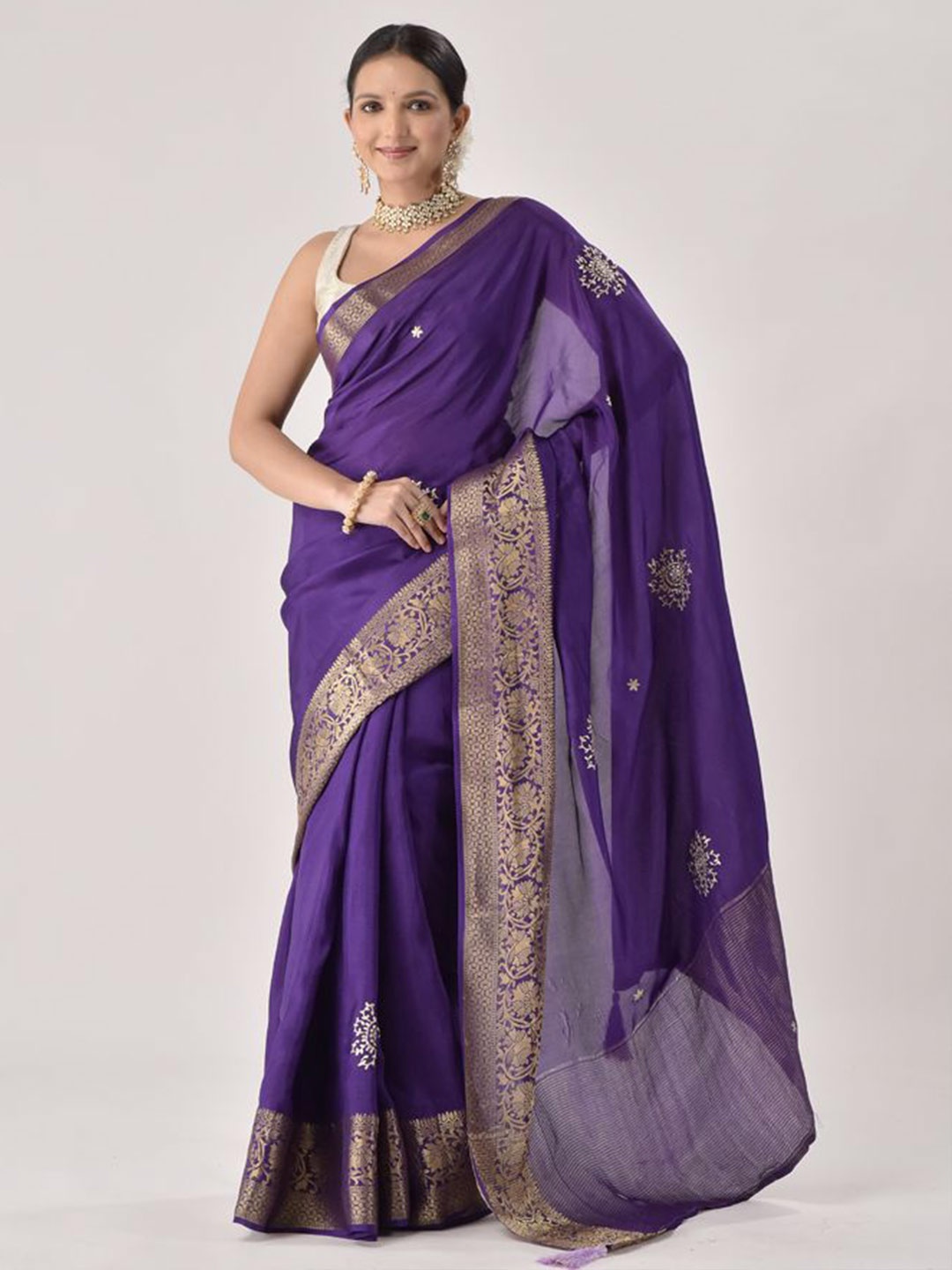 

sutra attire Woven Design Zari Silk Blend Banarasi Saree, Purple