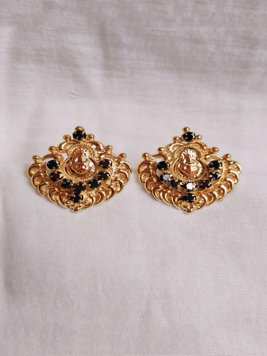 

kurdekars divuu Contemporary Studs Earrings, Gold