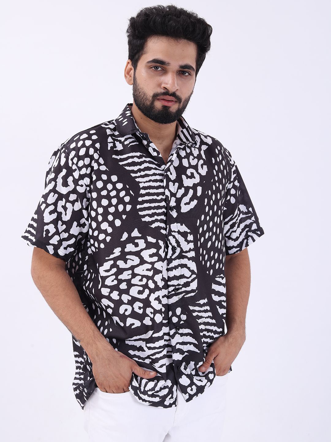 

BOWLIFESTYLE Men Classic Spread Collar Abstract Printed Cotton Casual Shirt, Black