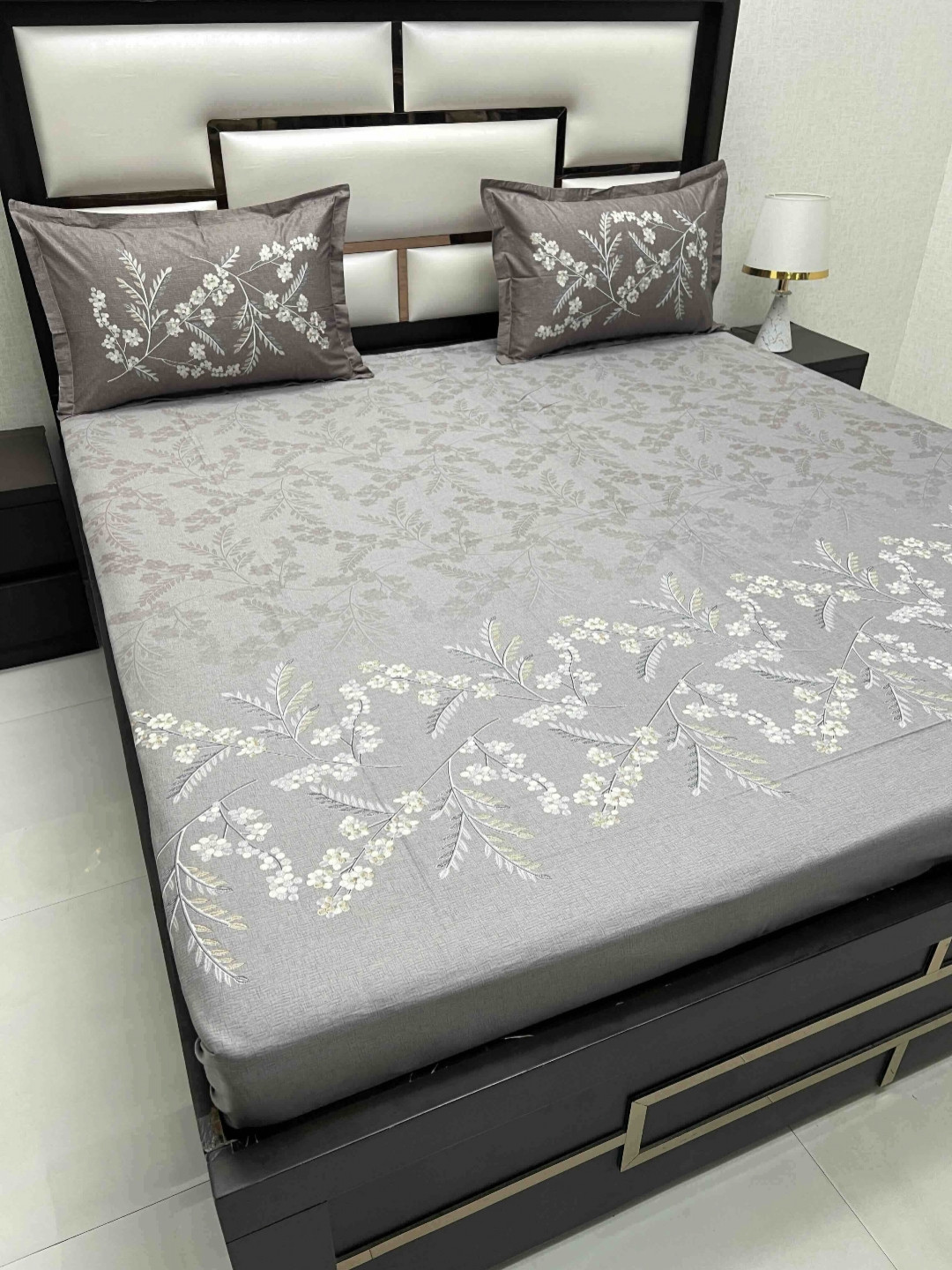 

Pure Decor Brown & White Floral King Bedsheet with 2 Pillow Covers