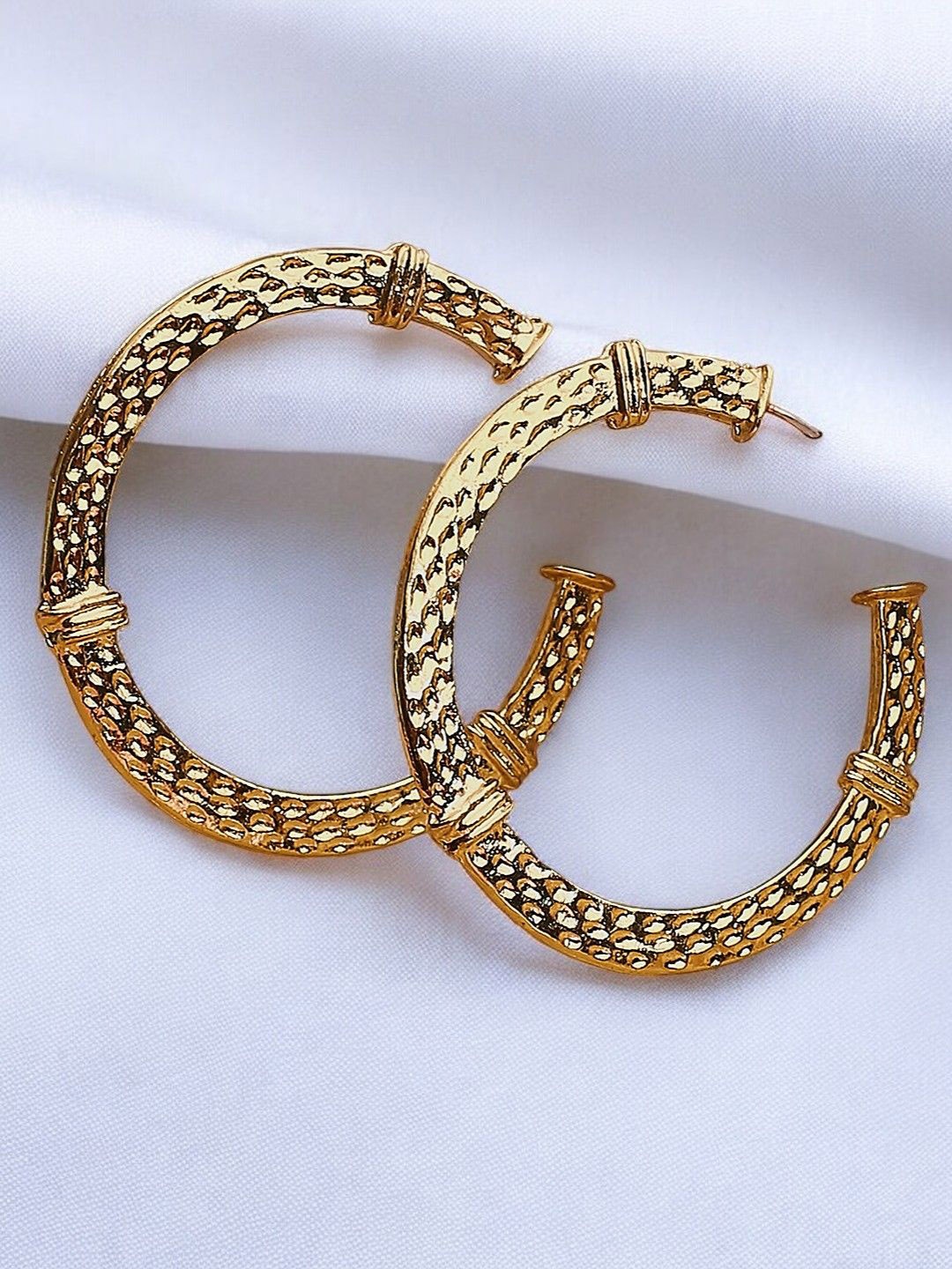 

OOMPH Contemporary Hoop Earrings, Gold