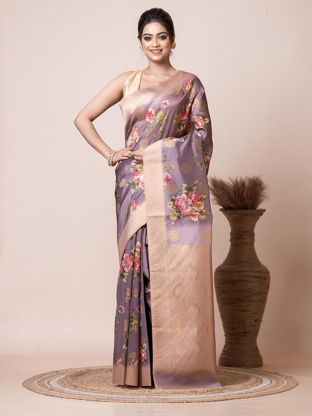 

VIBHAVARI Floral Printed Woven Design Zari Saree, Coffee brown