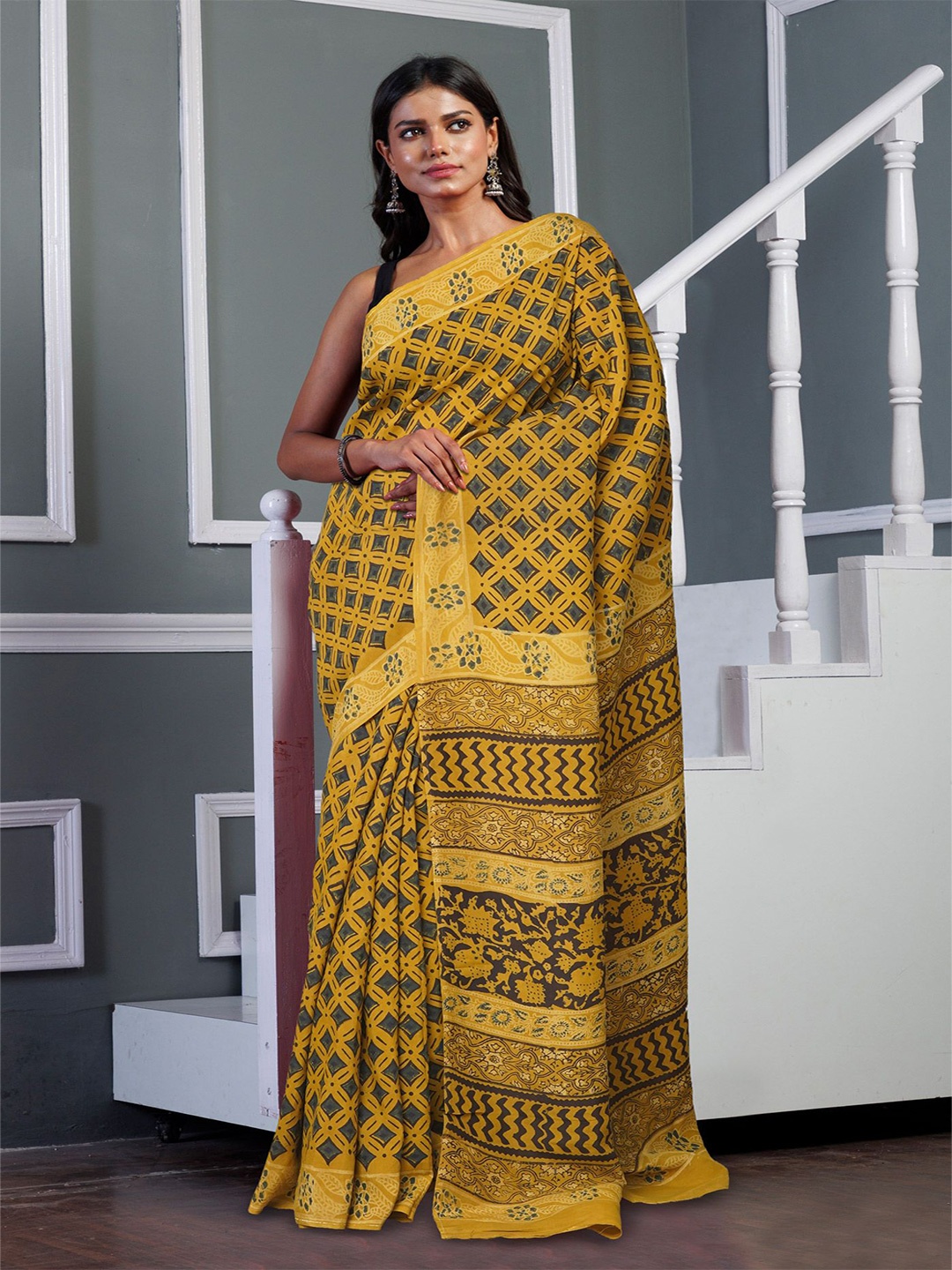 

Unnati Silks Floral Pure Silk Block Print Saree, Yellow