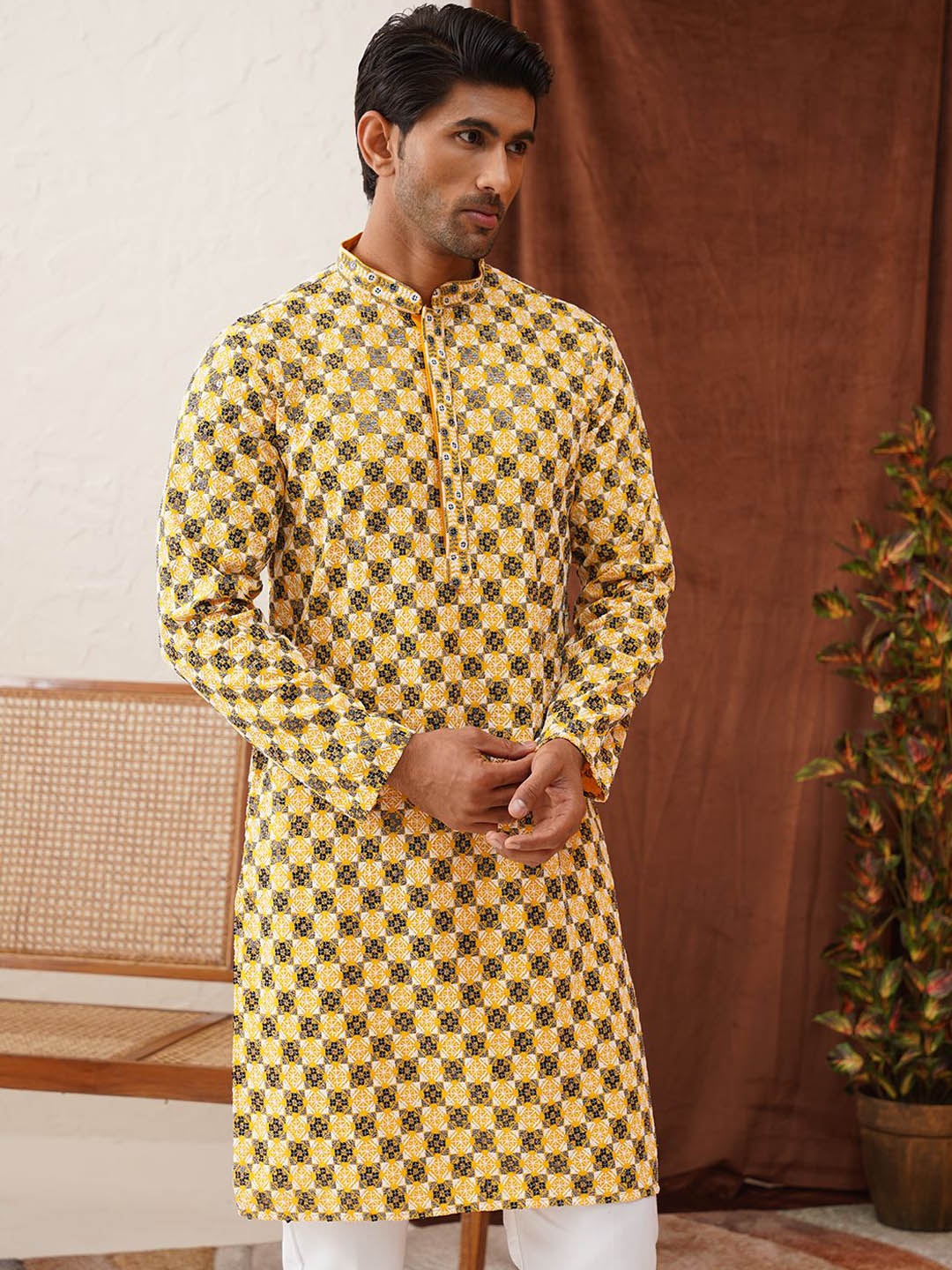 

Jompers Men Geometric Embroidered Sequinned Kurta, Yellow