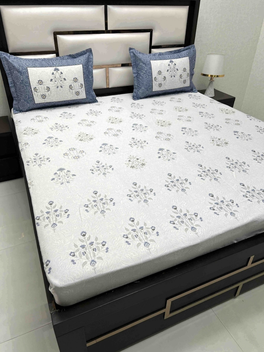 

Pure Decor Blue & White Floral 250 TC King Bedsheet with 2 Pillow Covers