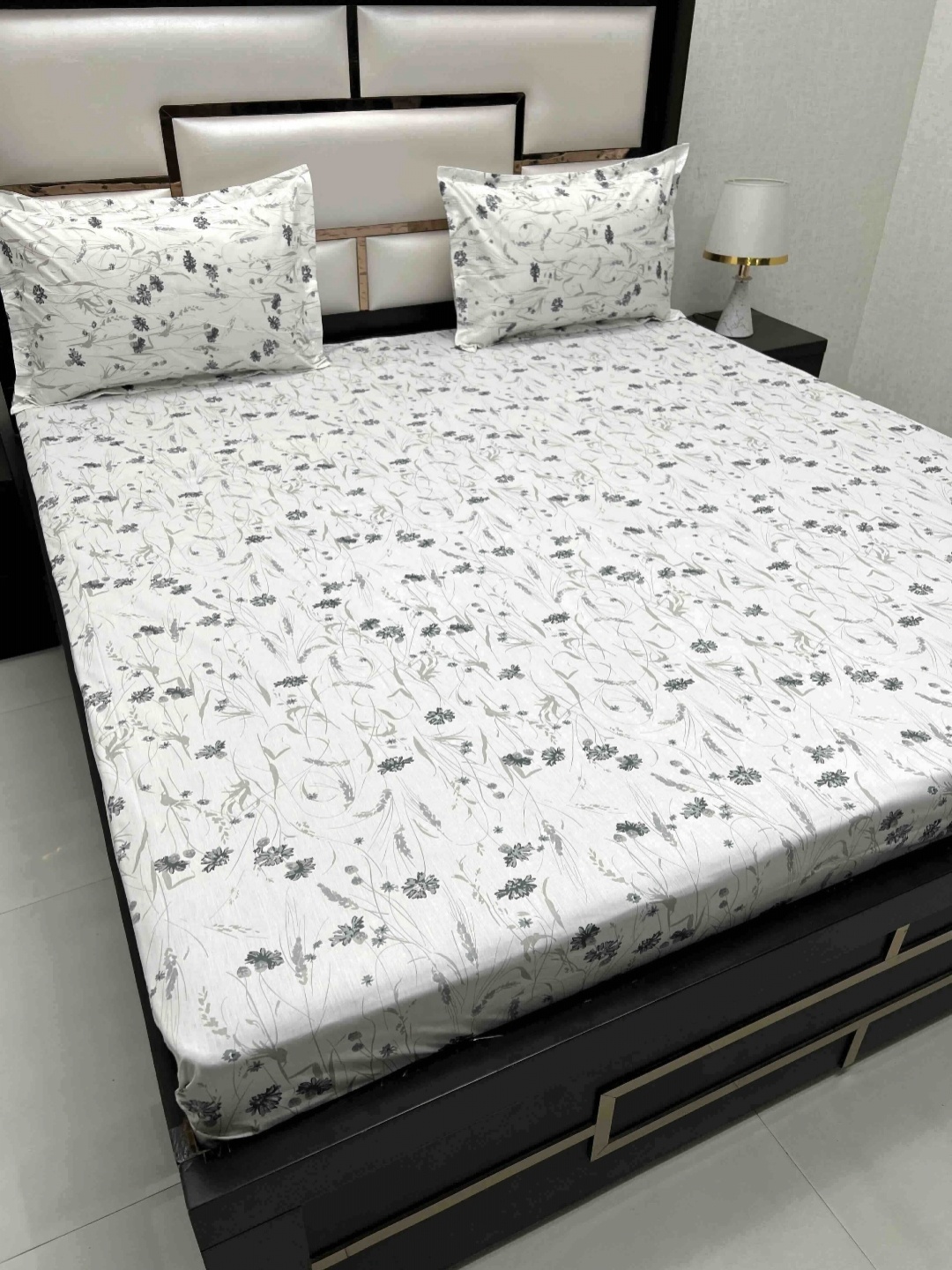 

Pure Decor Mansion White Floral Printed Pure Cotton 250 TC King Bedsheet Set 2.74 x 2.77 m