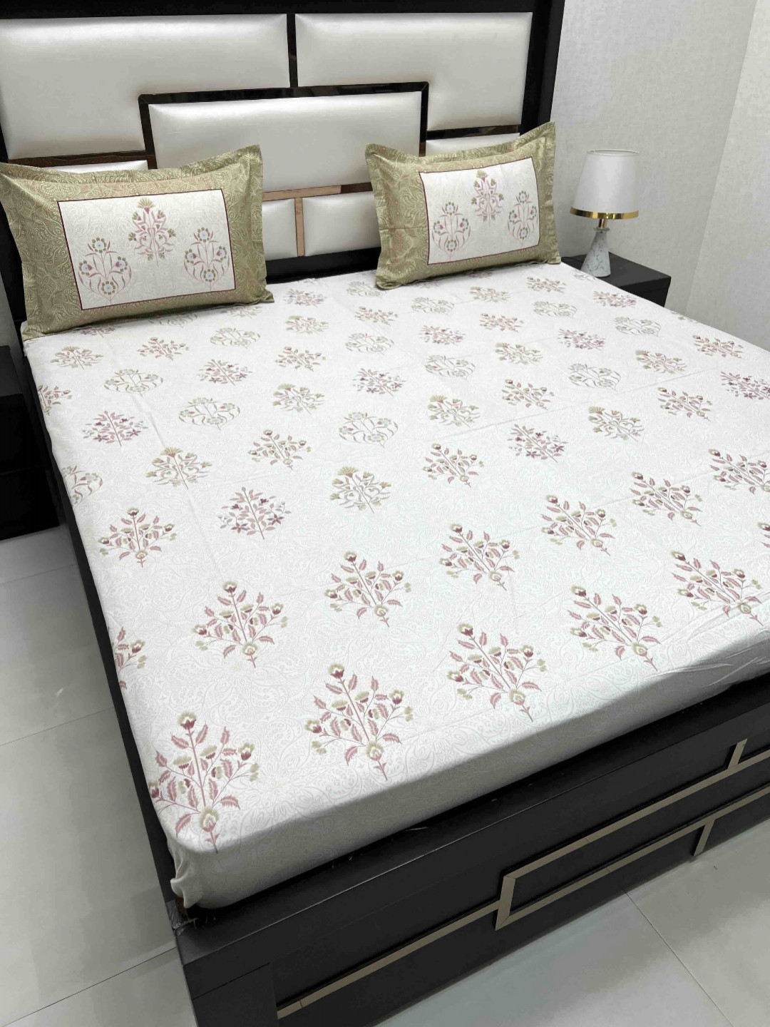 

Pure Decor Green & White Floral 250 TC King Bedsheet with 2 Pillow Covers