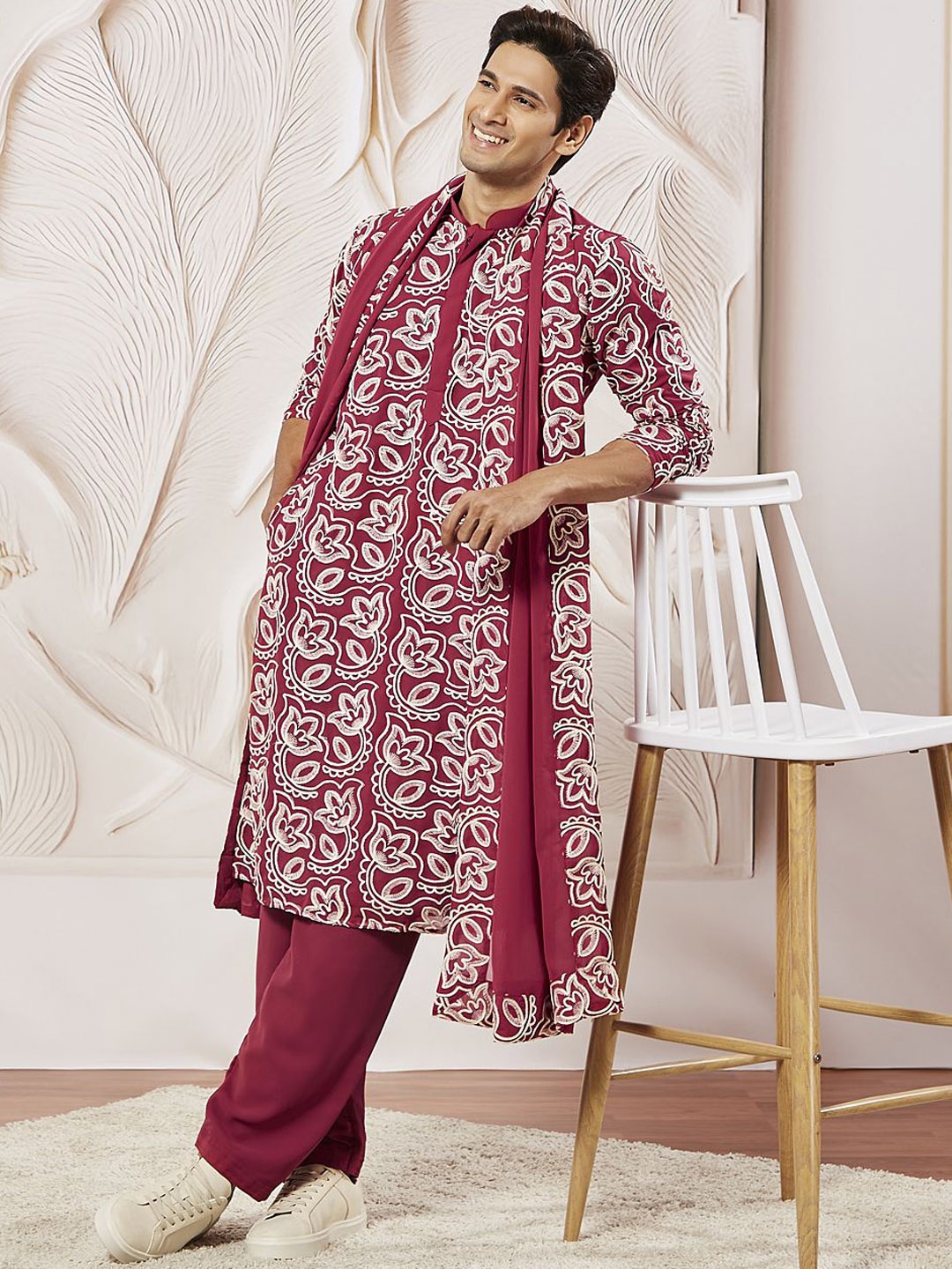 

VASTRAMAY Men Floral Embroidered Regular Thread Work Kurta with Patiala & With Dupatta, Maroon