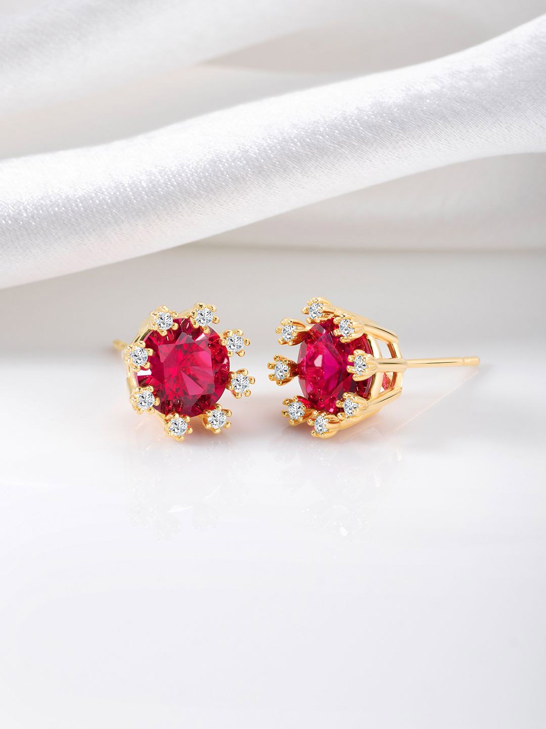 

Peora Contemporary Studs Earrings, Gold