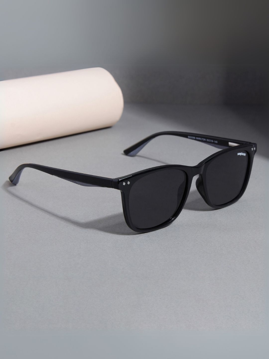 

SUNGLASSIC Unisex Square Sunglasses with Polarised and UV Protected Lens, Black