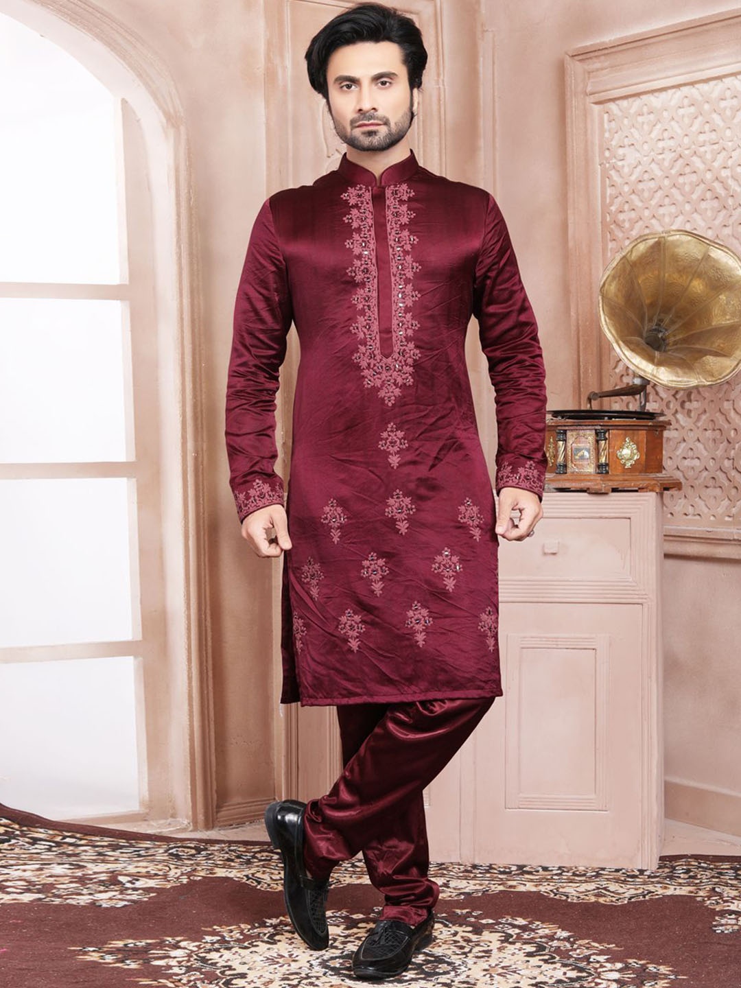 

EVASTRO Ethnic Motifs Embroidered Regular Pure Cotton Straight Kurta with Pyjamas, Maroon