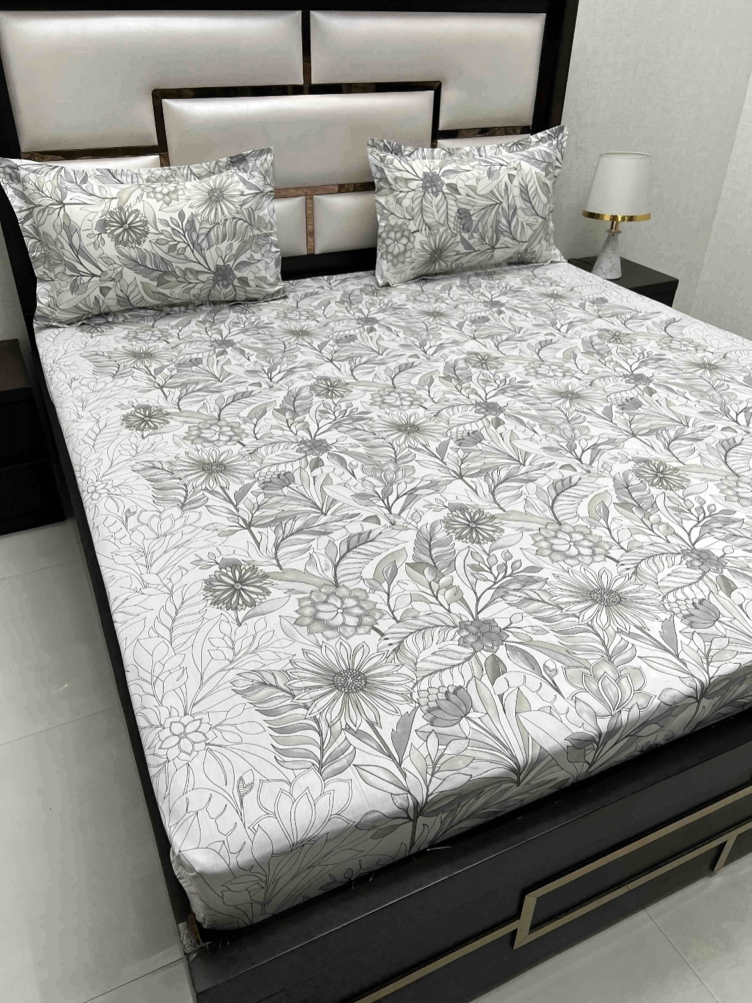 

Pure Decor Grey & White Floral King Bedsheet with 2 Pillow Covers