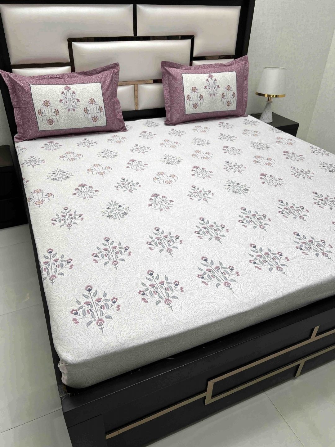 

Pure Decor Maroon & White Floral King Bedsheet with 2 Pillow Covers