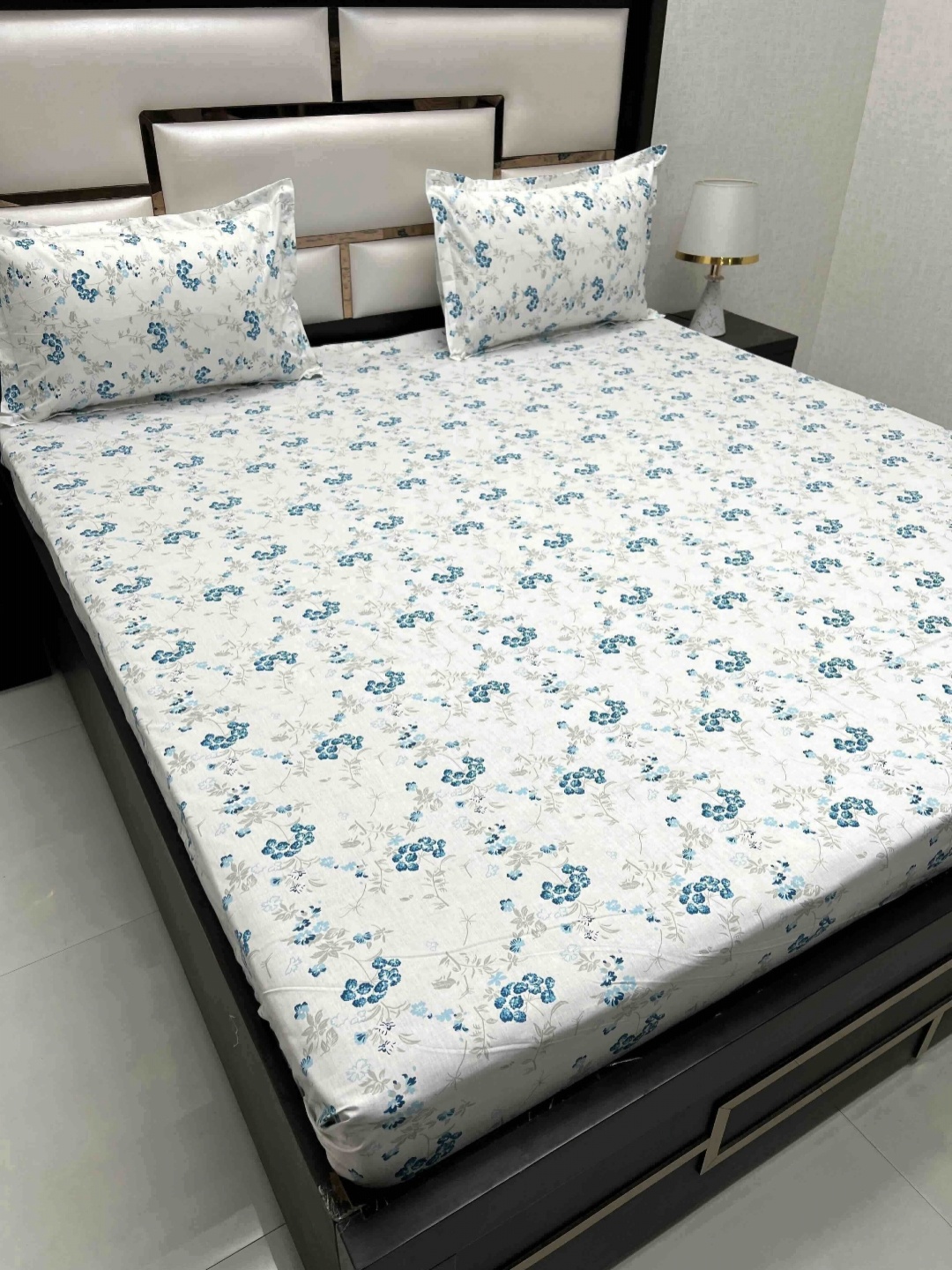 

Pure Decor Mansion White Printed Pure Cotton 400 TC King Bedsheet Set 2.73 m x 2.76 m