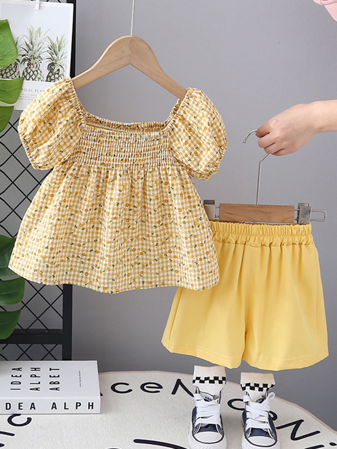 

INCLUD Girls Printed Top with Shorts, Yellow