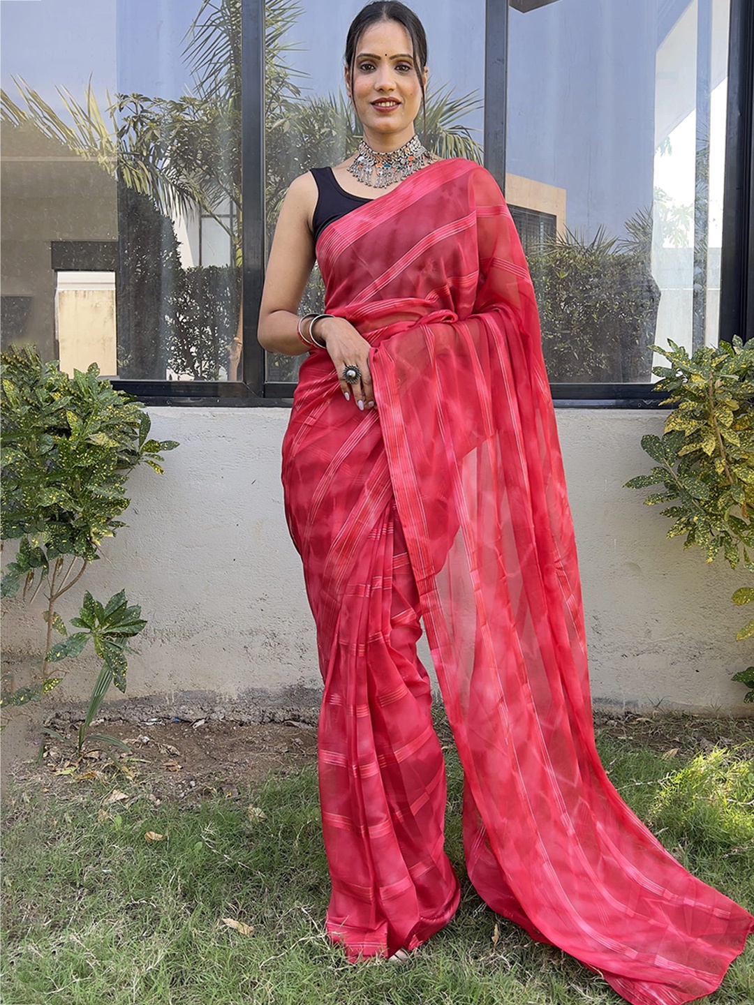 

KAYOMMI Striped Pure Georgette Ready to Wear Jamdani Saree, Pink