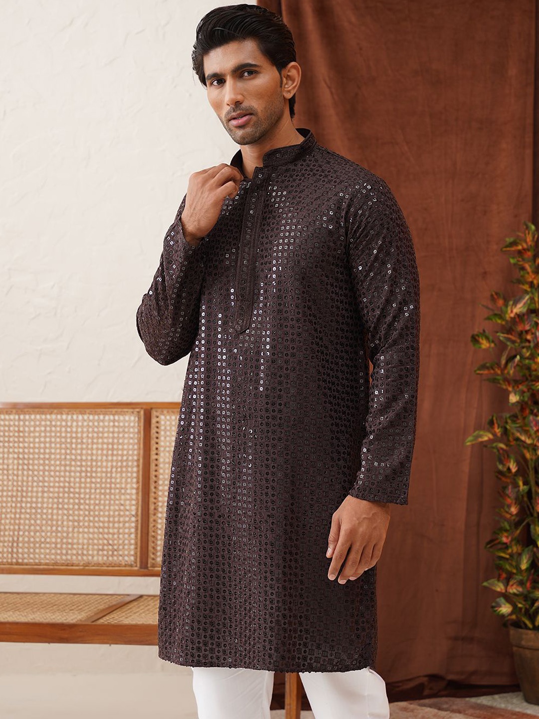 

Jompers Men Geometric Embroidered Sequinned Kurta, Coffee brown