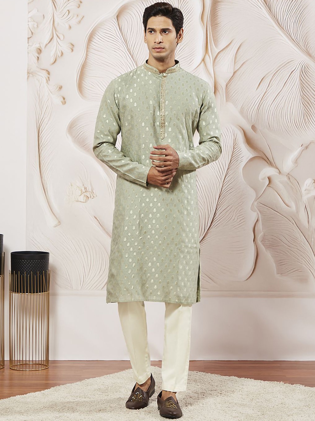 

VASTRAMAY Men Ethnic Motifs Regular Sequinned Kurta with Trousers, Green