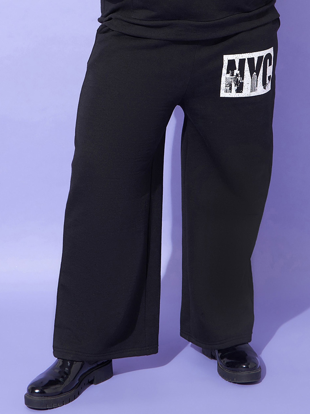 

SASSAFRAS Curve Women's Fleece NYC Print Track Pants, Black