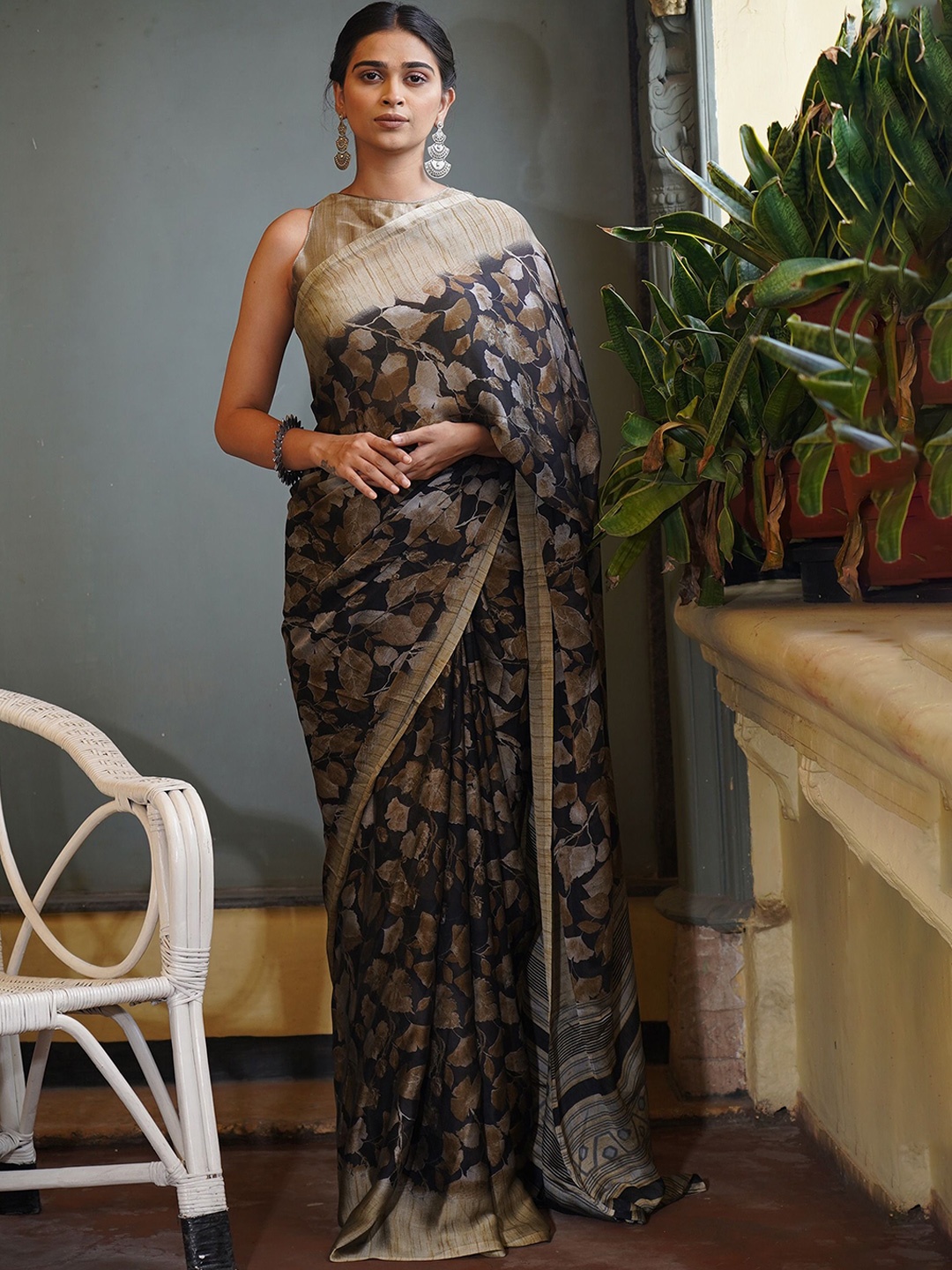 

KALINI Floral Poly Chiffon Saree, Black