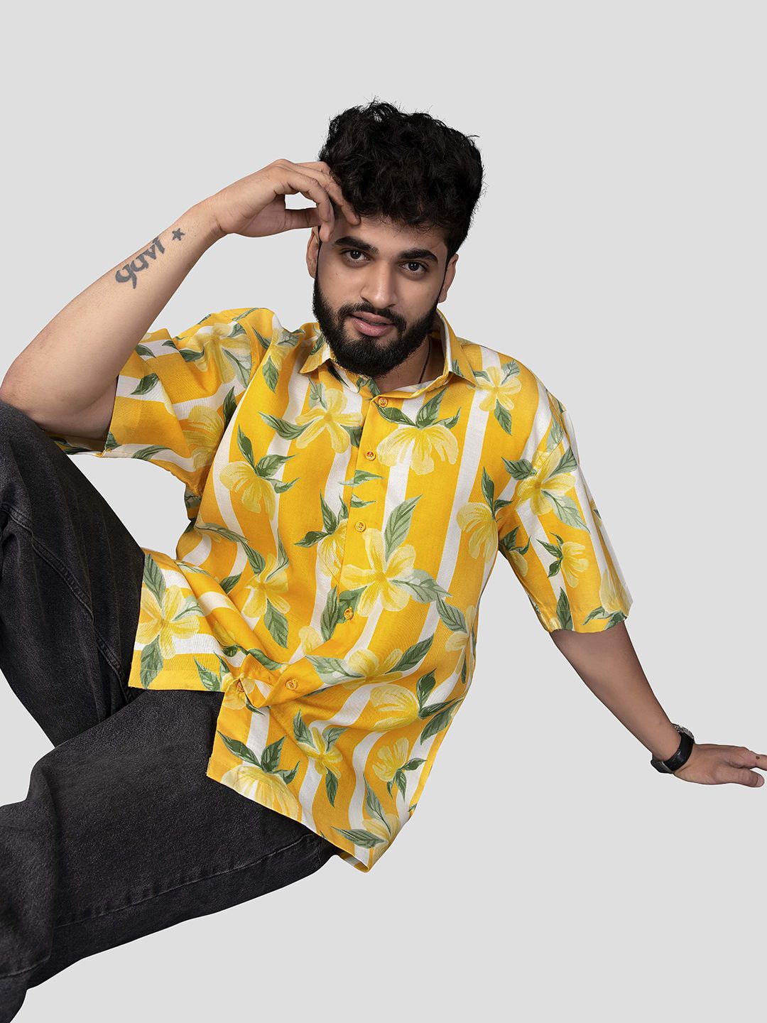 

BOWLIFESTYLE Men Classic Spread Collar Floral Printed Cotton Casual Shirt, Yellow