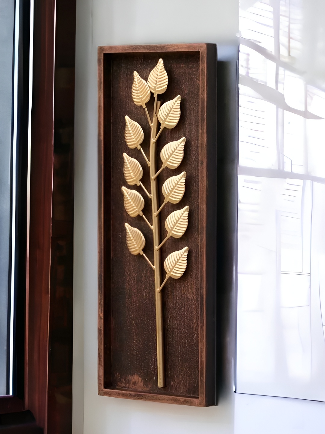 

Vrinban International Gold Toned Leaf Pattern Wooden Wall Decor