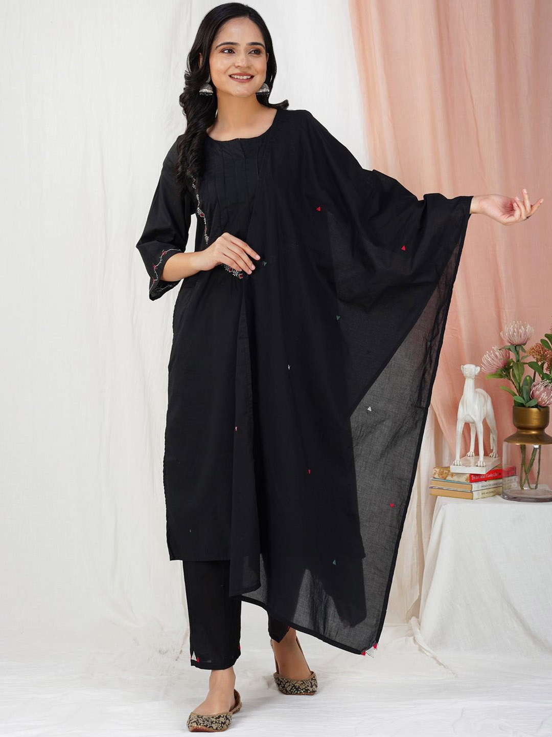 

zuri Floral Embroidered Round Neck Regular Cotton Silk Kurta With Trouser With Dupatta, Black